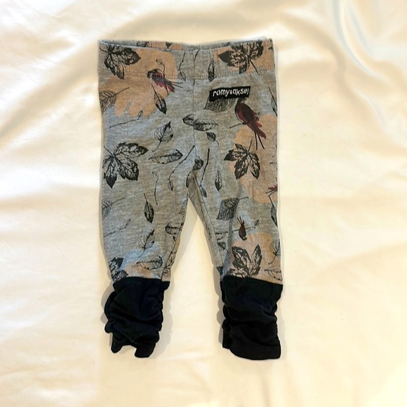 Leaves and birds grey baby pants with ruffled black cuffs - Picture 1 of 6